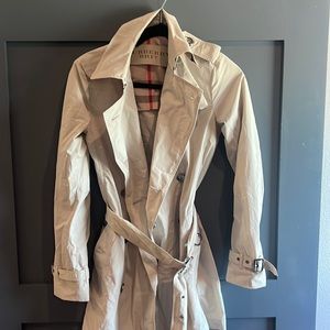 Burberry trench coat sz 2